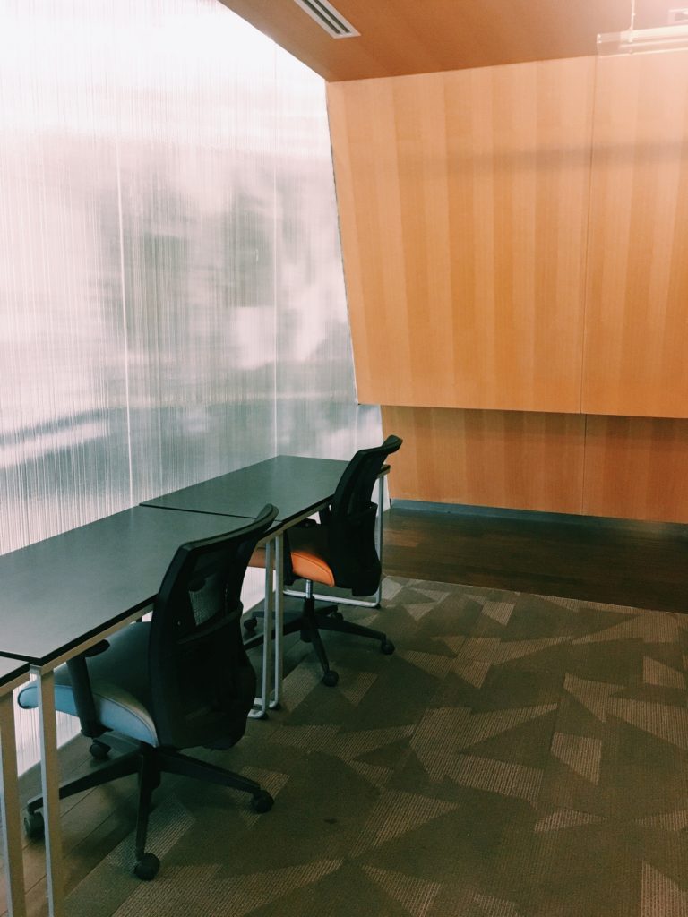 This summer I tested out a coworking space in Scottsdale called Deskhub. Read the pros and cons of my experience and why you should test one out! 