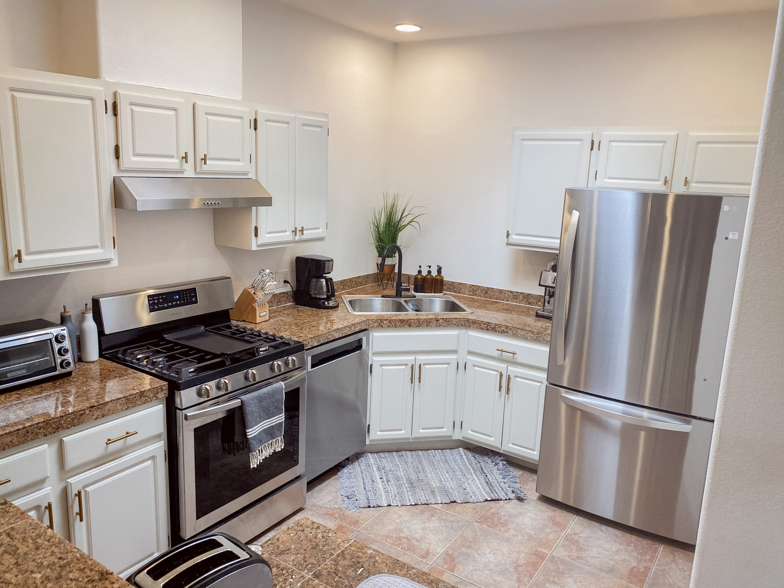 Kitchen Update: Painted Cabinets & New Appliances